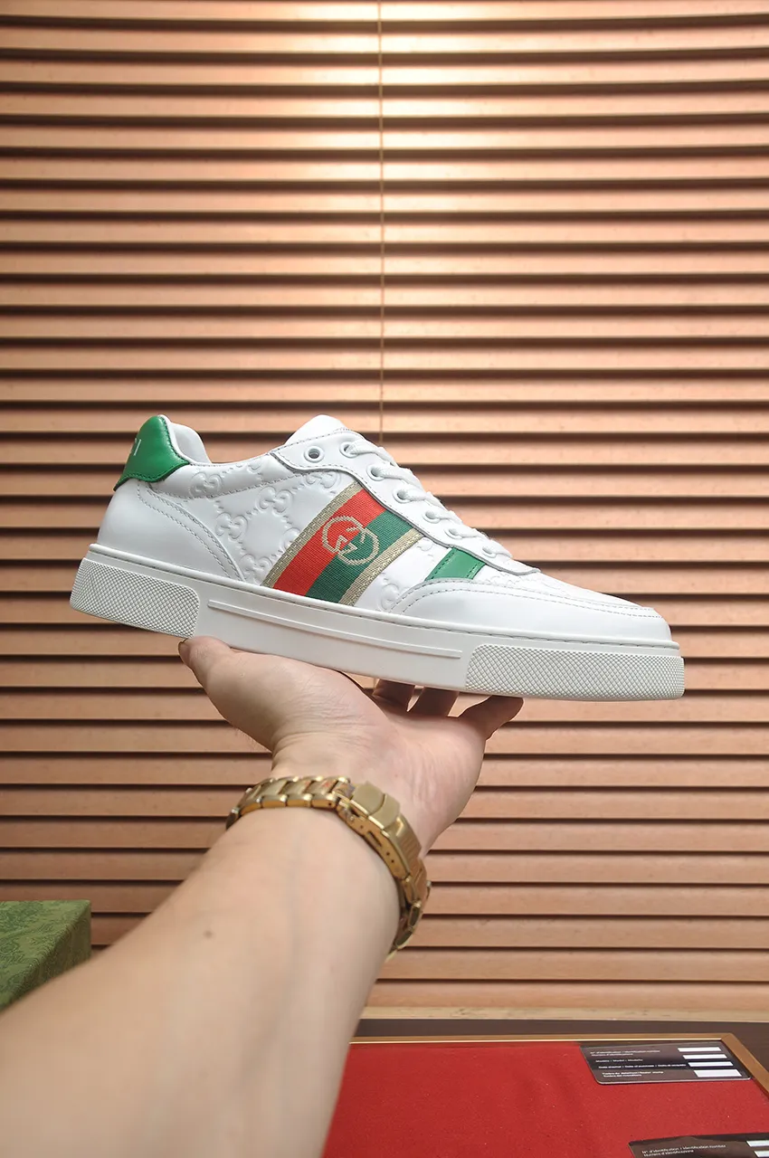 Men's shoes 💰480💶【GUCCI】1:1 men's sports shoes from the official website are now on the market. They are made of original silk cowhide + first-layer sheepskin lining, plus the original 1:1 comfortable outsole from the official website. Fashionable and versatile, super comfortable and breathable! Available in 2 colors: black, standard shoe size 38/45 (custom-made size 45 is non-refundable)